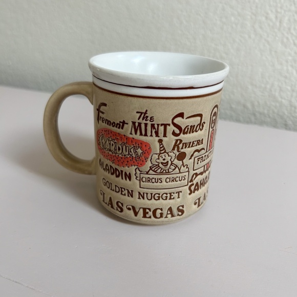 Vintage 1970s Las Vegas Nevada Landmark Casinos Retro Souvenir Coffee Mug Cup - Picture 9 of 11